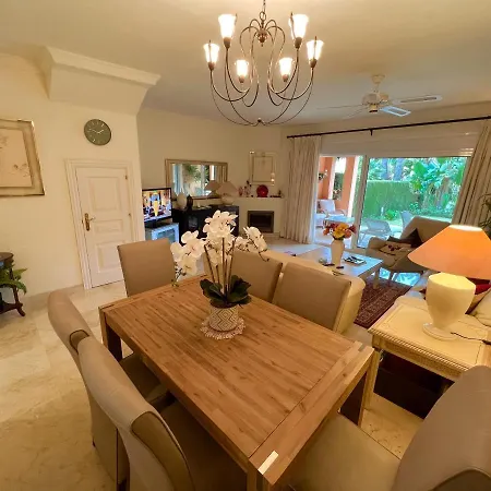Paraiso Bellevue Townhouse Εστεπόνα