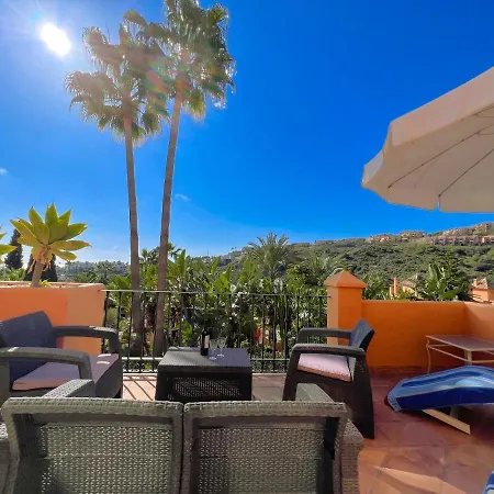 Paraiso Bellevue Townhouse * Εστεπόνα